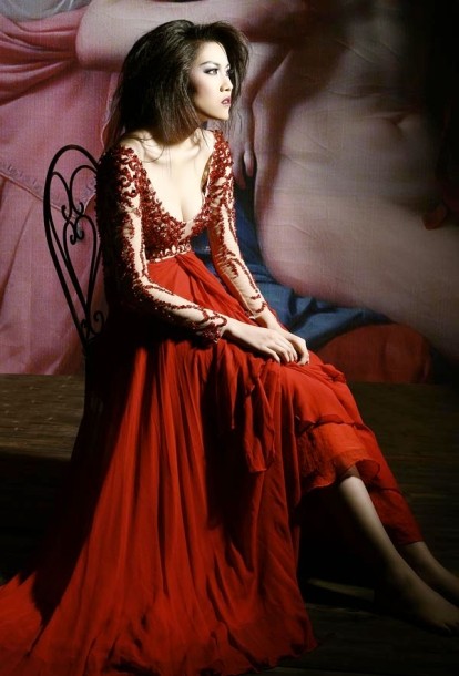 Trần Thị Thu Hằng (1985) là thí sinh đoạt giải vàng năm 2002, khi đó cuộc thi còn mang tên là Tìm kiếm người mẫu thời trang châu Á.